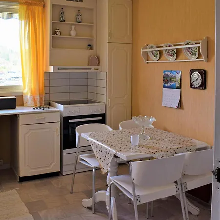 2 Bedroom Beautiful In Casa de Férias *